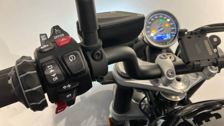 BMW R12 (24MY)